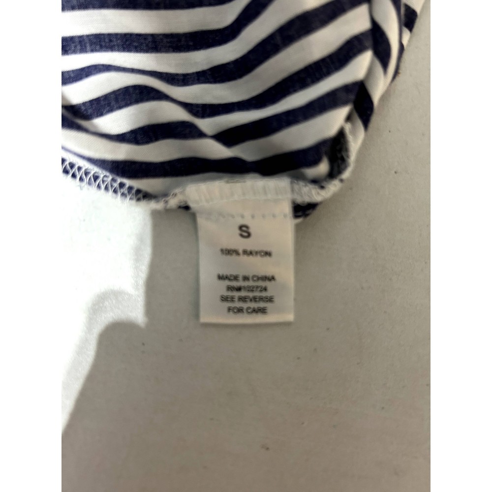White and Navy Blue Botton Down Top - Picture 6 of 8